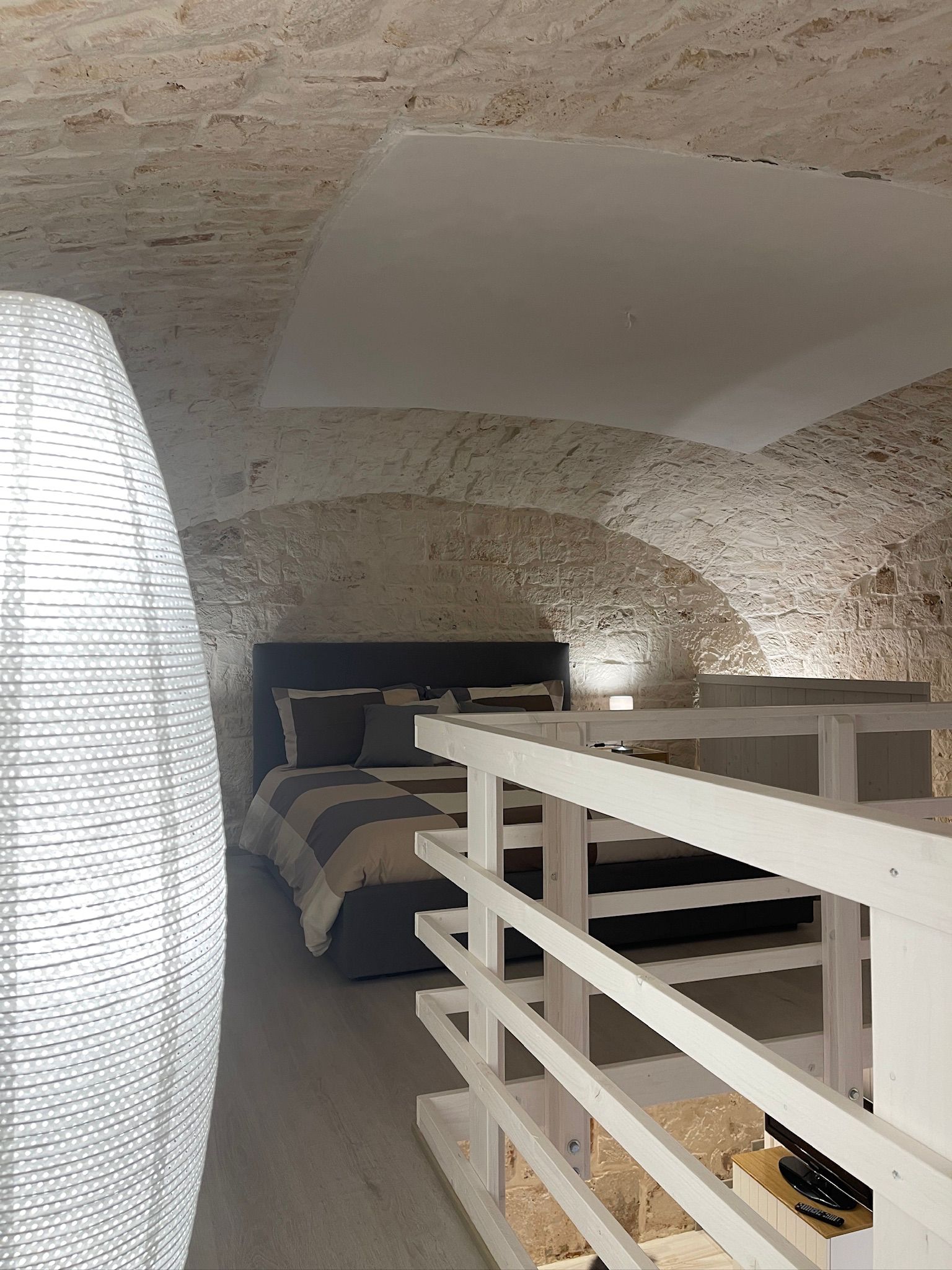 Il soppalco con letto sotto la volta in pietra leccese